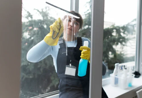 Nettoyage de vitres intérieures et extérieures à la Roque-Esclapon